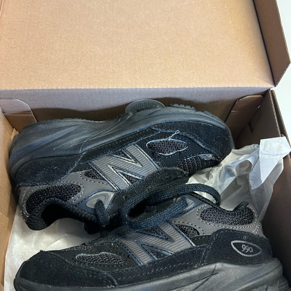 New Balance Kids 990v6 Black Sneakers Size 9